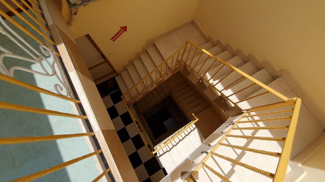 Spring Hotel ルクソール エクステリア 写真
